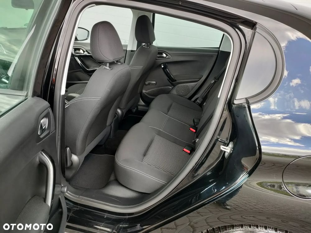 Peugeot 208 1.2 PureTech Style - 23