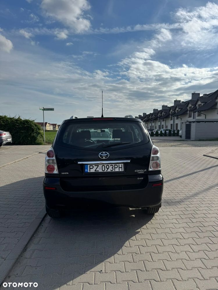 Toyota Corolla Verso 2.2 D-4D Premium - 11