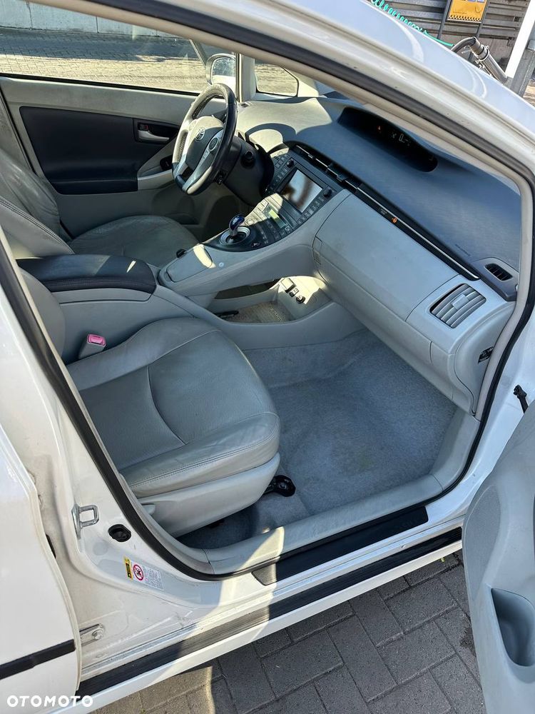 Toyota Prius 1.8 HSD Premium - 4