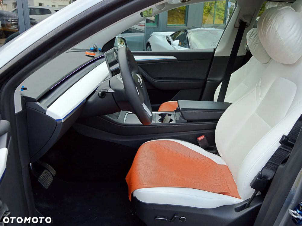Tesla Model Y Long Range Dual Motor AWD - 6