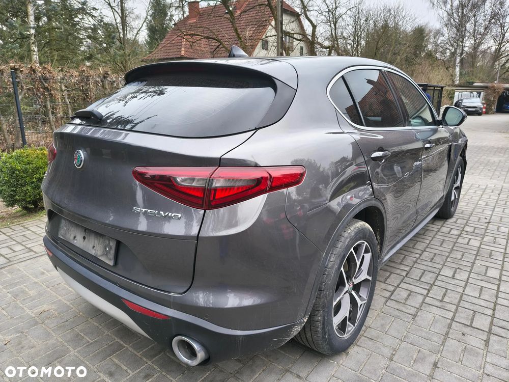 Alfa Romeo Stelvio 2.2 16V AT8 Q4 Intensa - 4