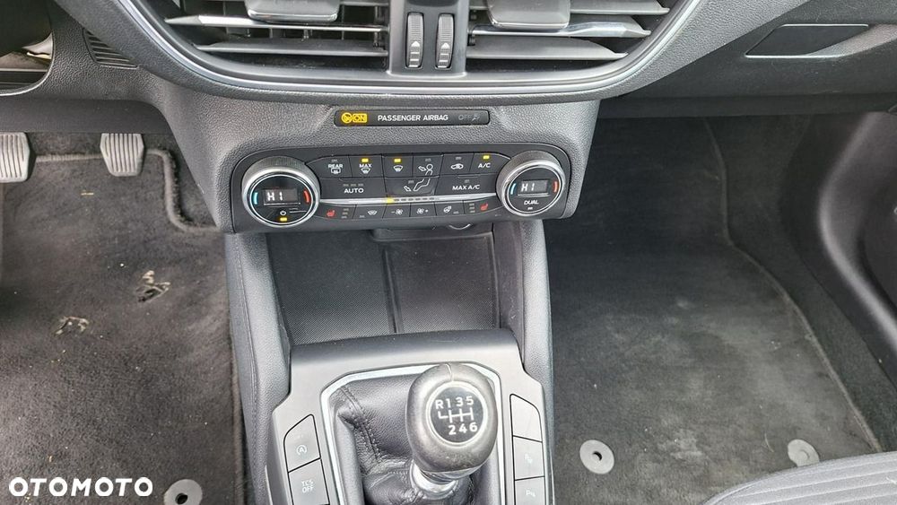 Ford Focus 2.0 EcoBlue Titanium - 11