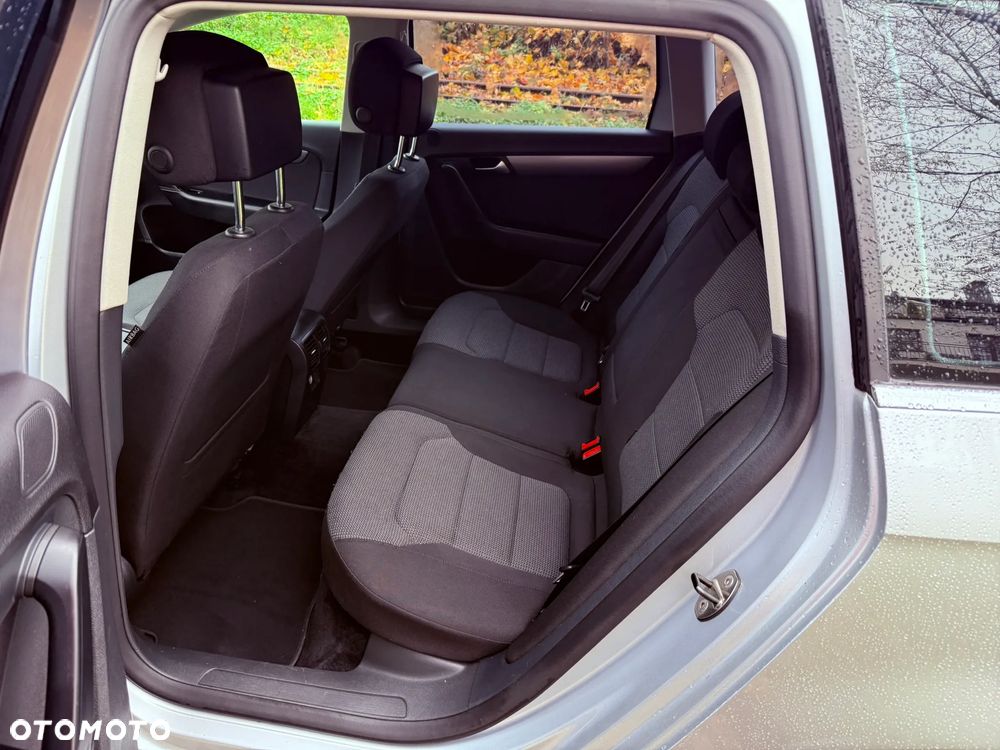 Volkswagen Passat - 11