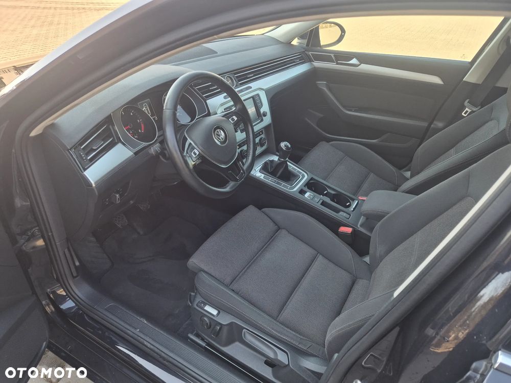 Volkswagen Passat 2.0 TDI (BlueMotion Technology) Comfortline - 26
