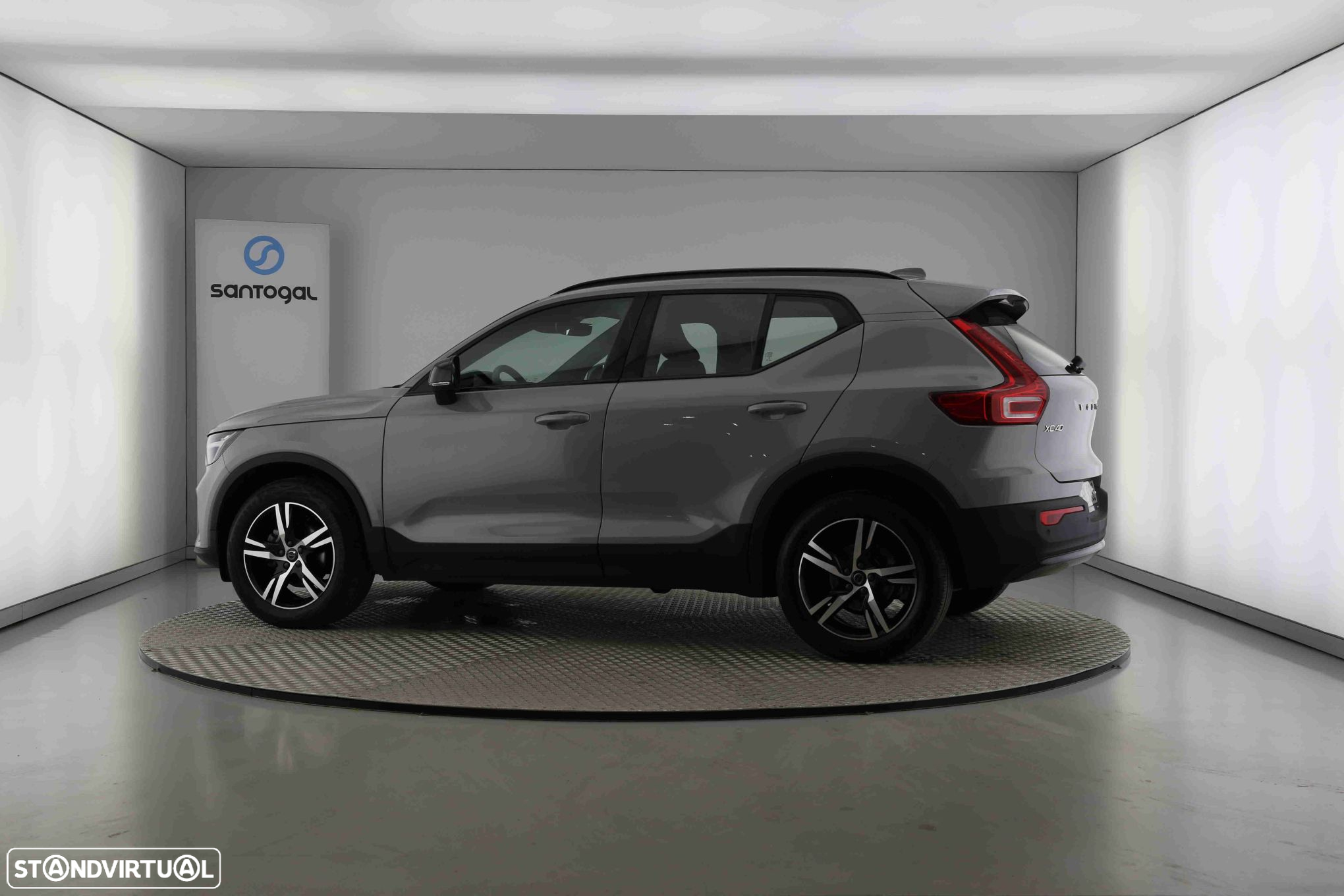 Volvo XC 40 1.5 T2 Plus Dark Auto - 4