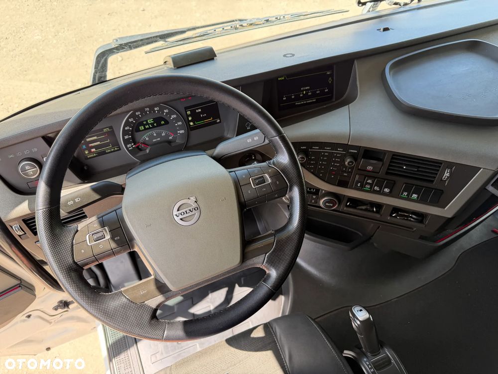Volvo FH 500 XL LOW DECK MEGA / 535 181 KM / AUTOMAT / ORYGINALNY PRZEBIEG / BARDZO DOBRE OPONY / NAJWYŻSZA KABINA XL / 2 ZBIORNIKI PALIWOWE / CAŁE NA PODUSZCE / 2017 ROK !! - 26