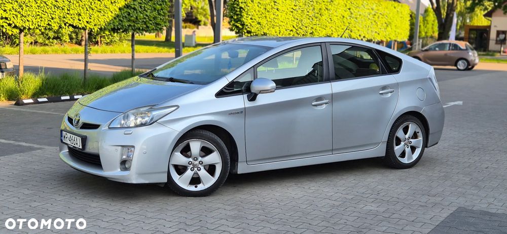 Toyota Prius (Hybrid) Life - 35