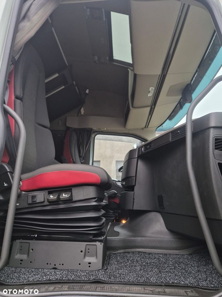 Volvo FH GLOBETROTTER - 22