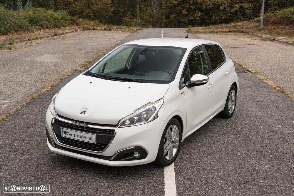 Peugeot 208 1.2 PureTech Signature - 5