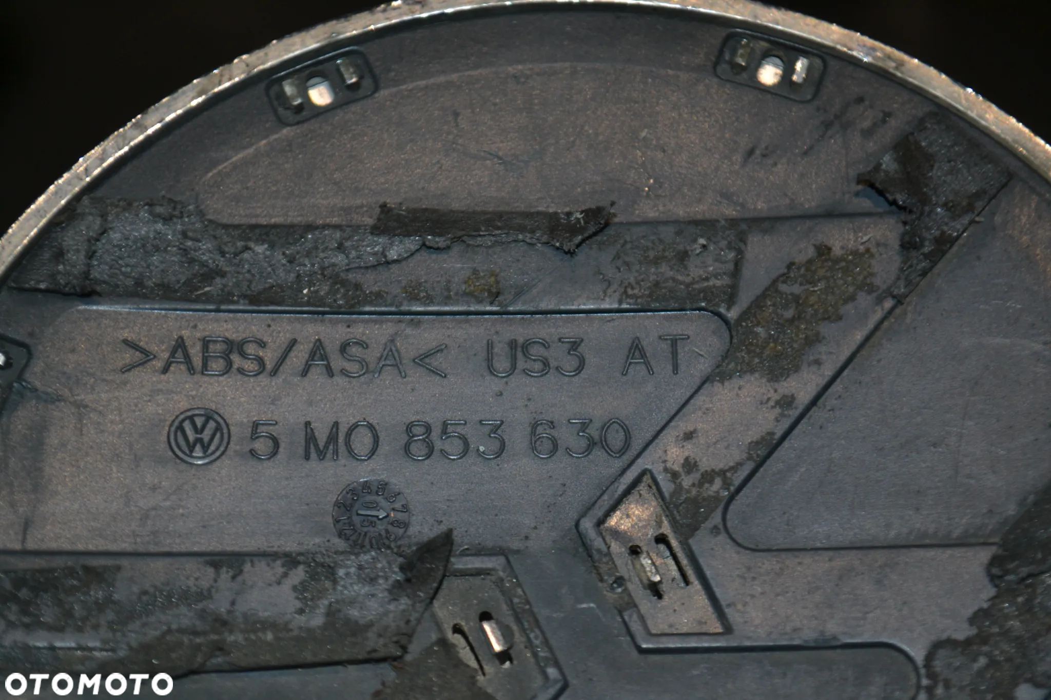 VW GOLF V PLUS EMBLEMAT LOGO ZNACZEK KLAPY BAGAŻNIKA 5M0853630 - 2