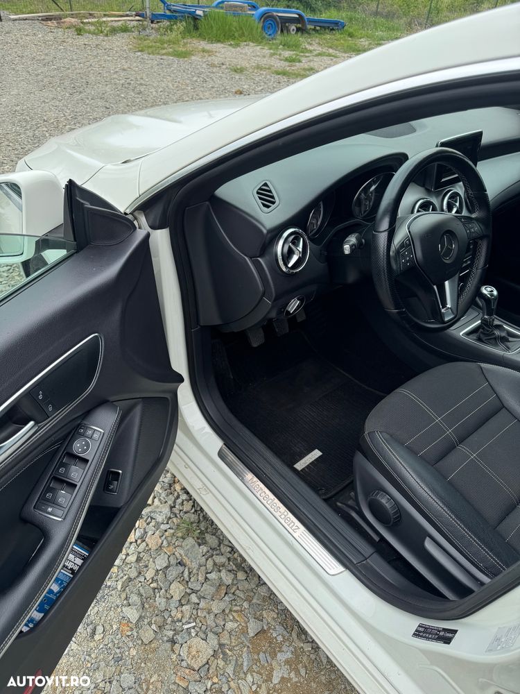 Mercedes-Benz CLA 180 - 9