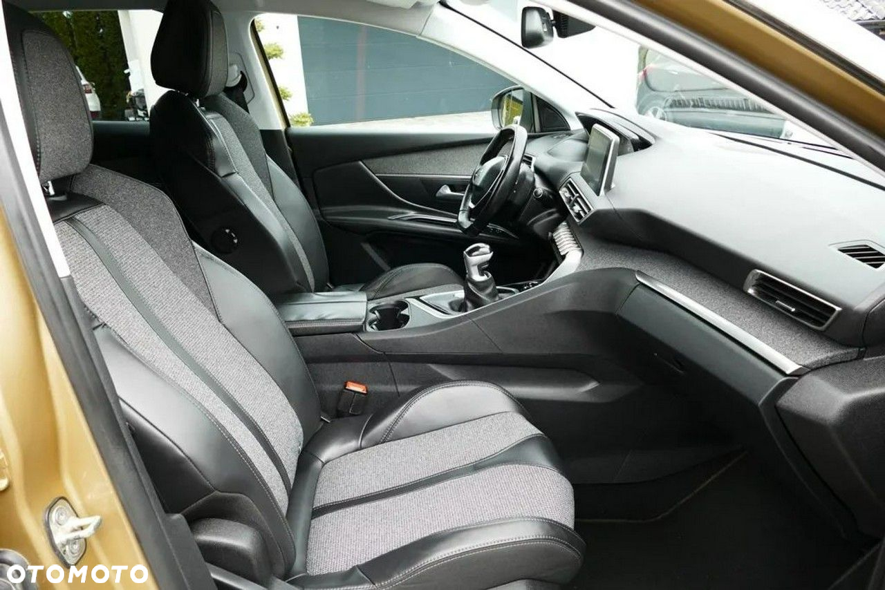 Peugeot 3008 1.2 PureTech Allure S&S - 17