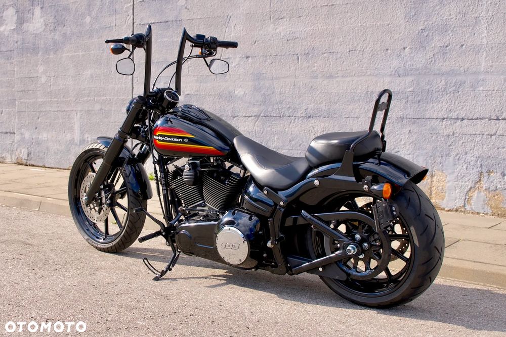 Harley-Davidson Softail Breakout - 13