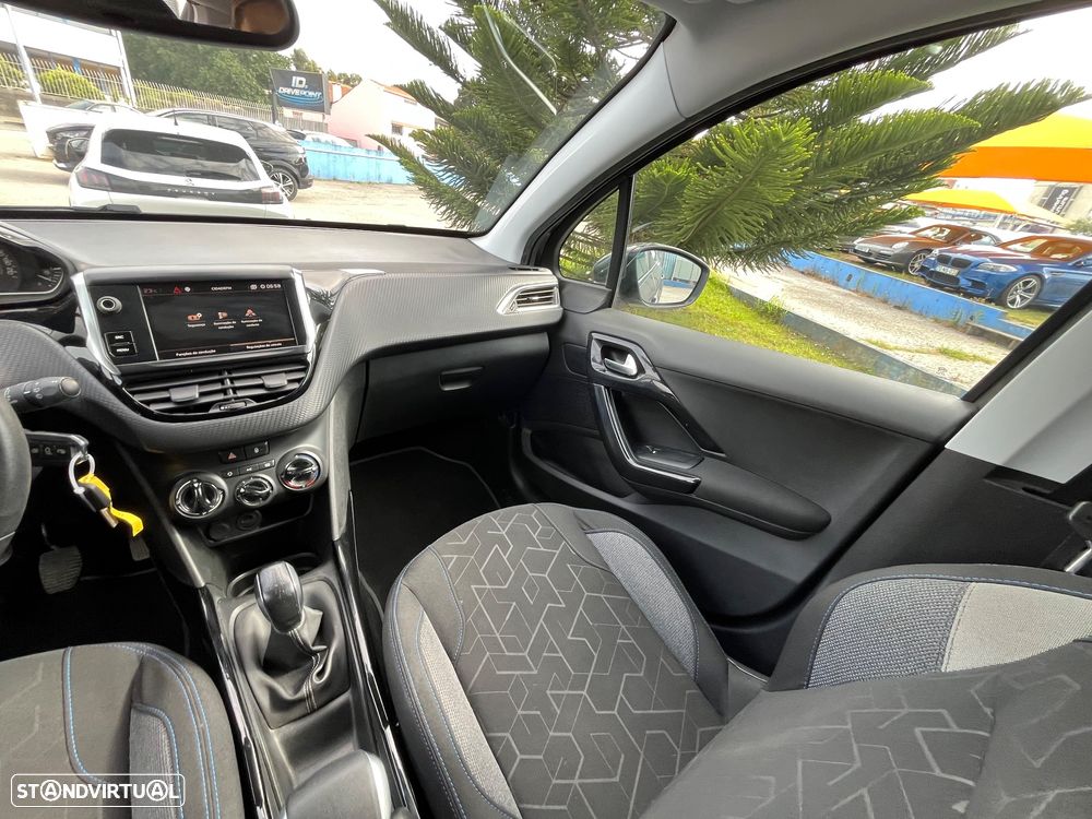 Peugeot 2008 1.5 BlueHDi Signature - 54