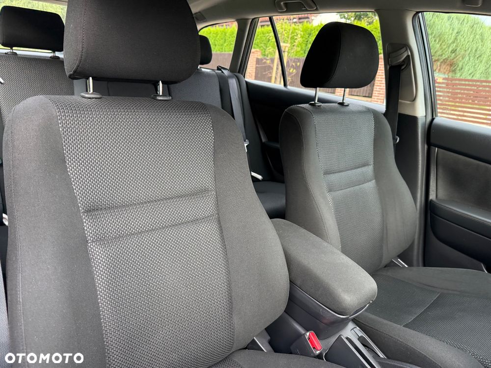 Toyota Avensis - 18