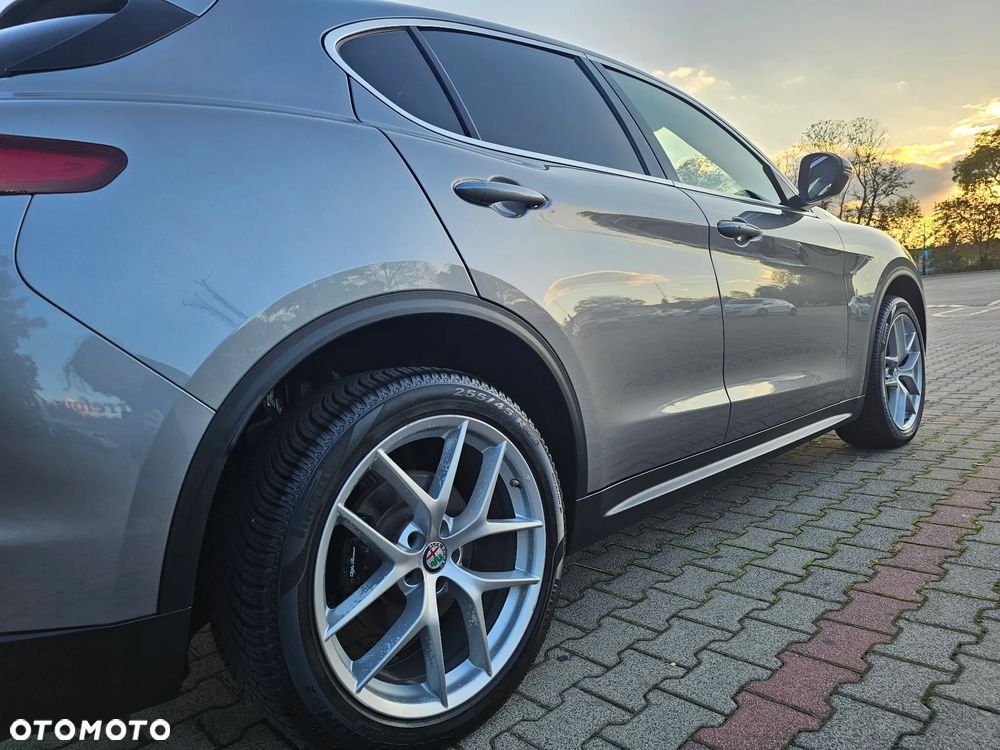 Alfa Romeo Stelvio 2017 photo 2