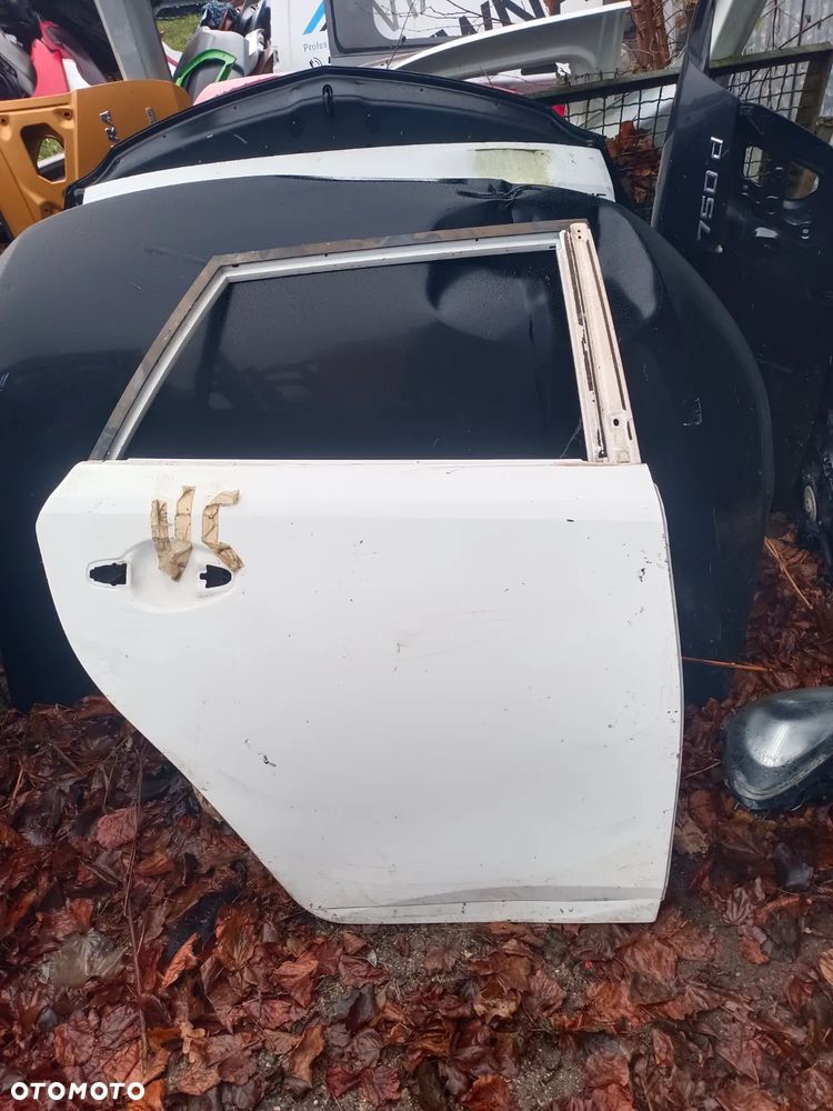 Drzwi prawe tylne Auris 2 kombi - 2