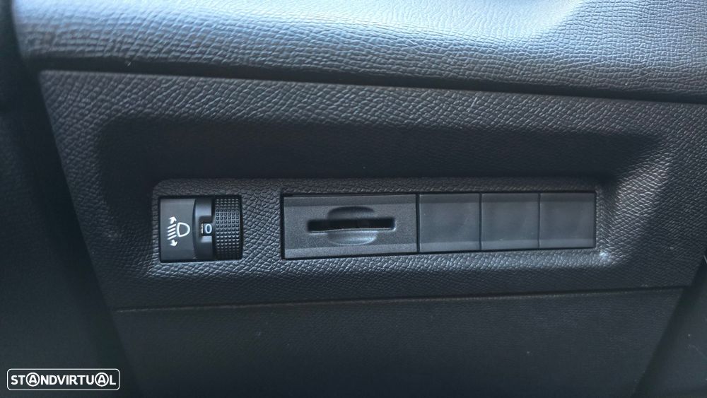 Peugeot 308 SW 1.5 BlueHDi Allure EAT8 - 11