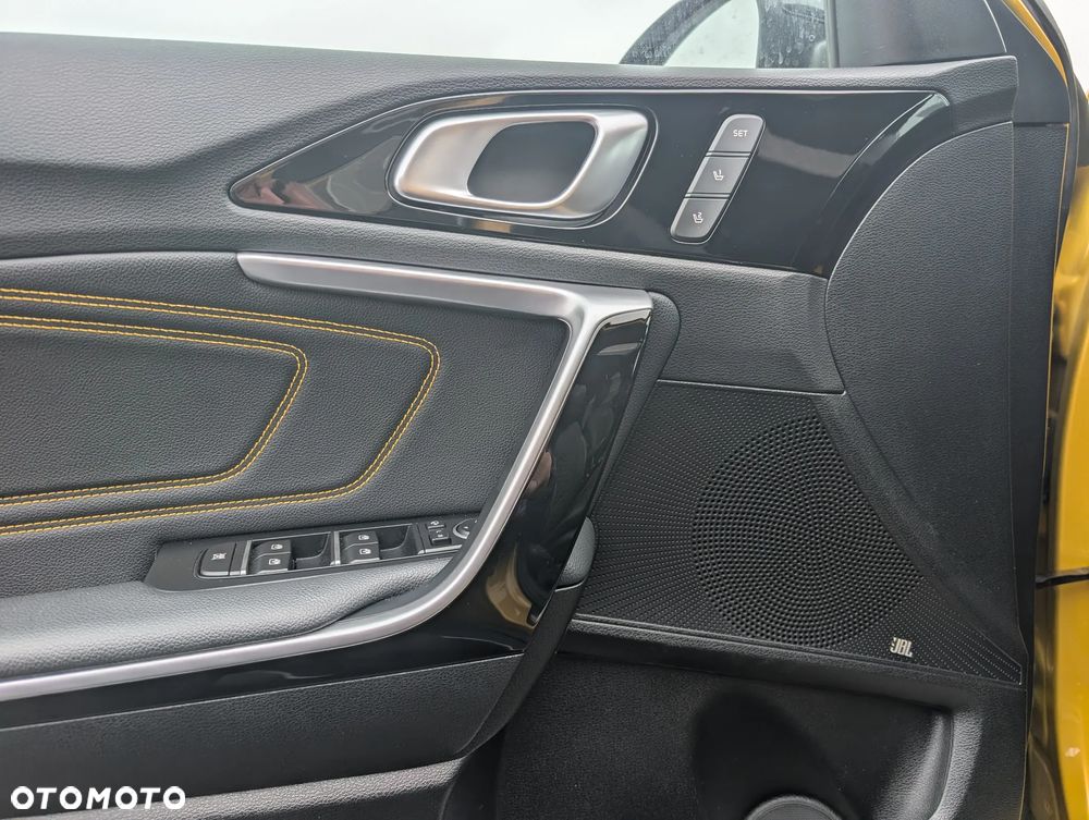 Kia XCeed 1.6 CRDi DCT7 LAUNCH EDITION - 17