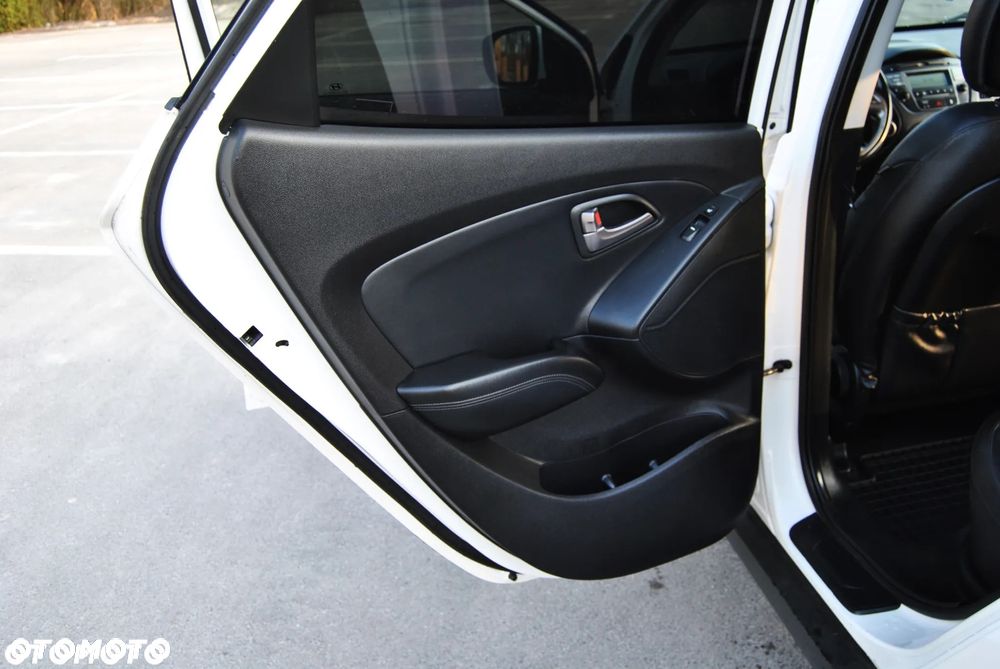 Hyundai ix35 1.6 2WD Fifa World Cup Edition - 12