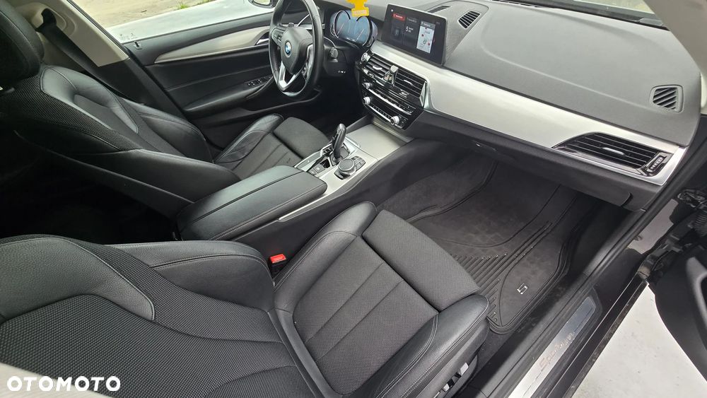 BMW Seria 5 520d Sport Line - 11