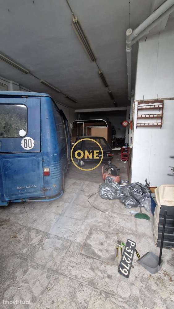 Armazém com 100 m2 de área total e pé direito de 4,5 metros em Bairro - Grande imagem: 5/15