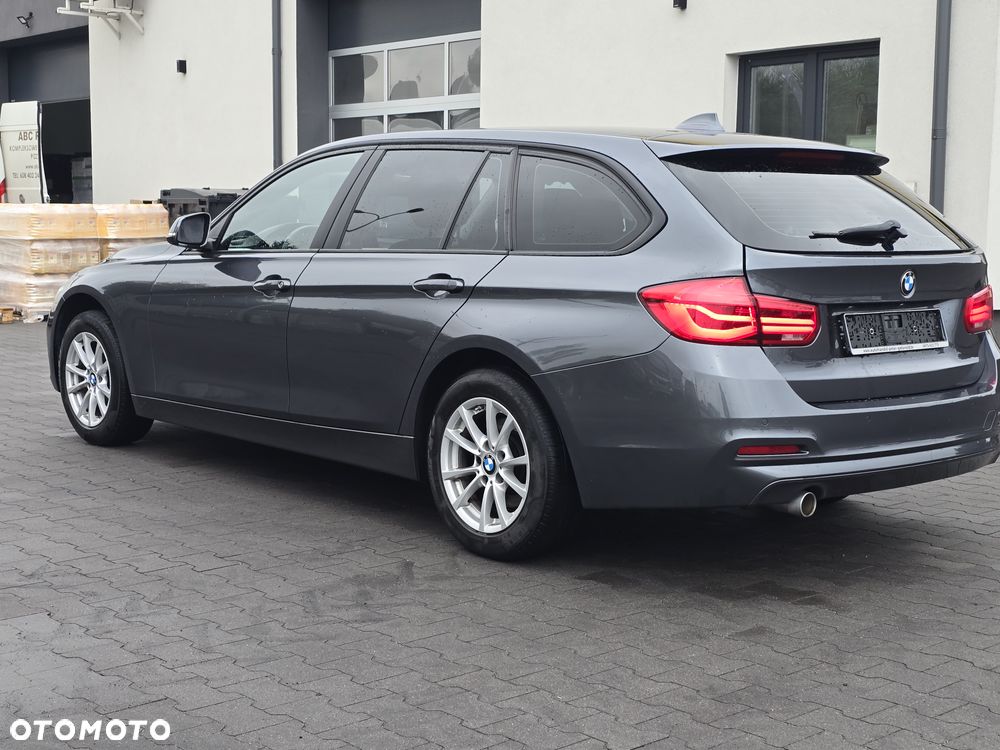 BMW Seria 3 318d Touring Sport Line - 1