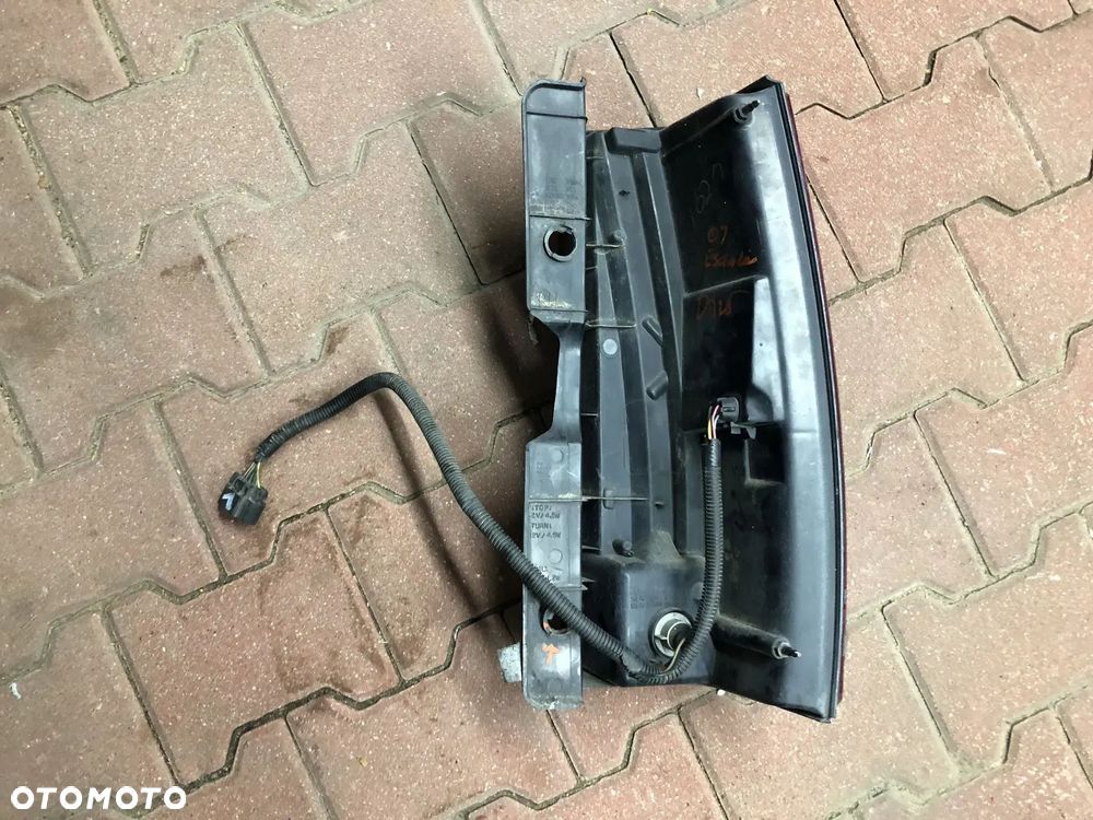 CADILLAC ESCALADE III 6,2 V8 2006-2014 LAMPA LEWA TYLNA TYŁ LED - 10