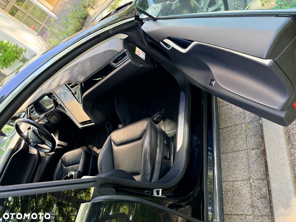 Tesla Model S - 13