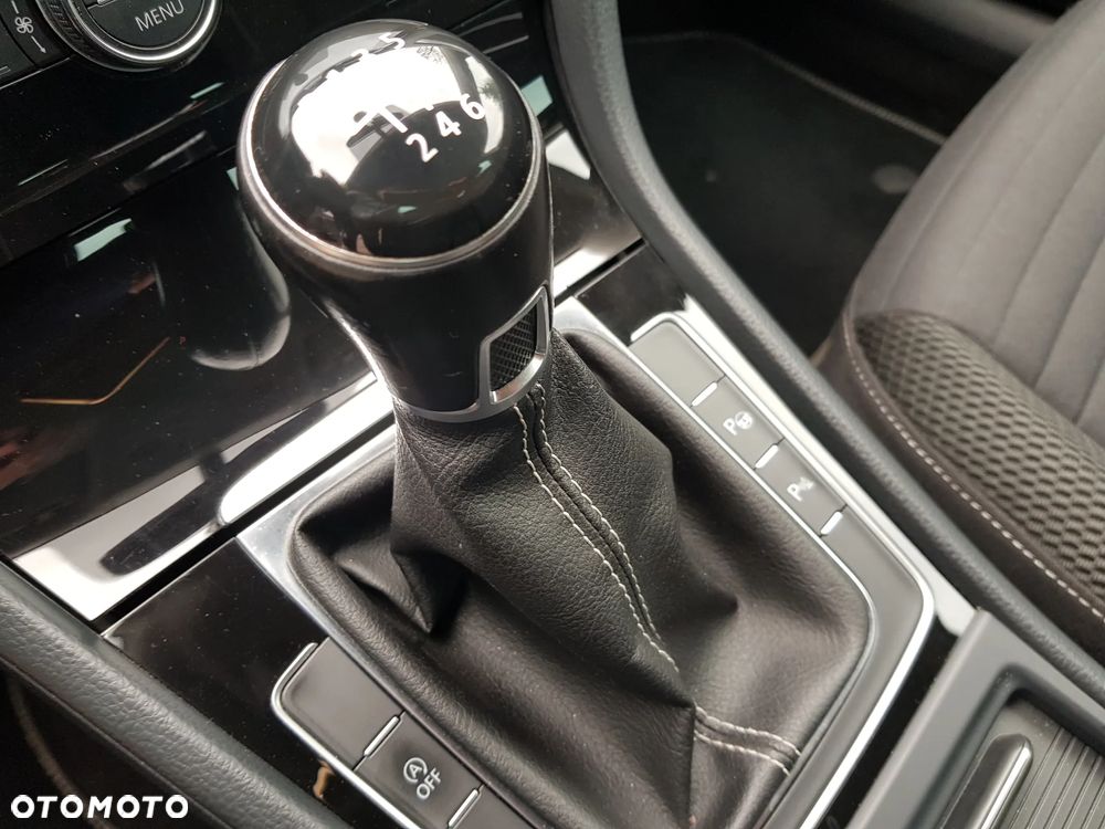 Volkswagen Golf - 18