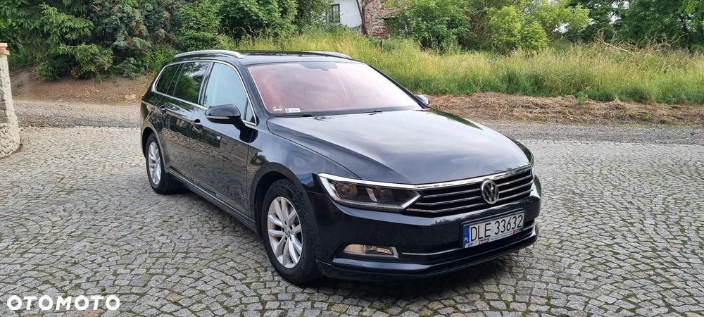Volkswagen Passat - 1
