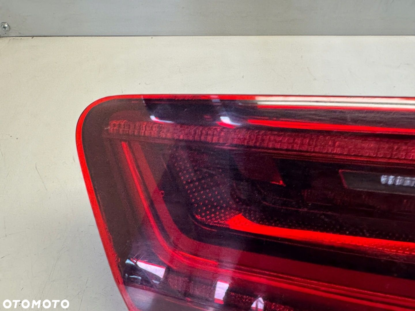 AUDI A6 C7 KOMBI LIFT LAMPA PRAWY TYŁ W KLAPĘ LED 6 PIN - 6