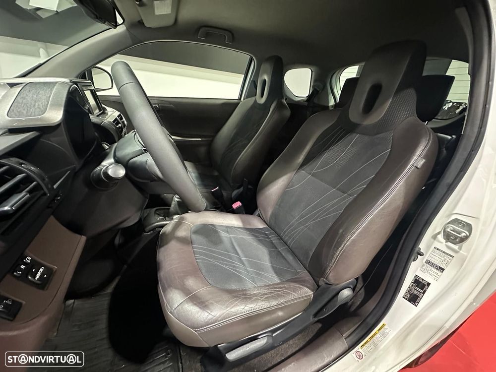 Toyota iQ 1.4 D-4D 2 EP+NAVI+Bluetooth - 6