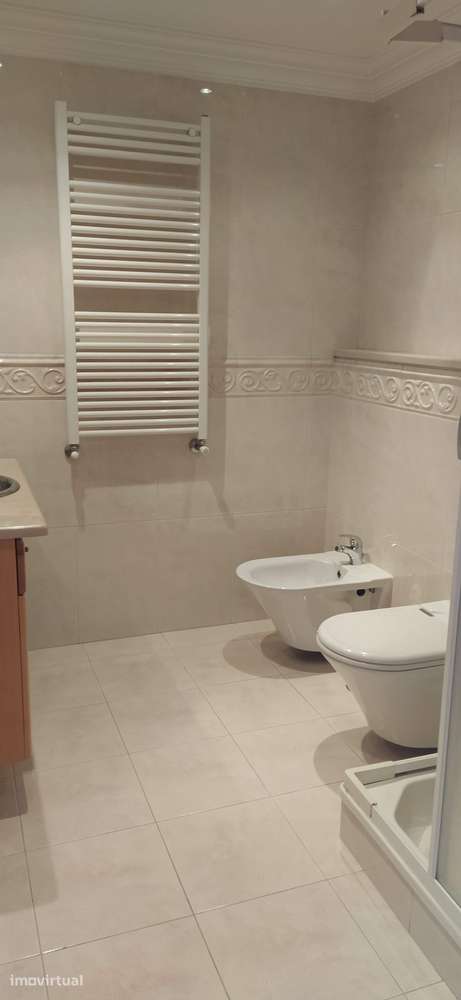 Apartamento T3 com Garagem e Varanda em Leiria - Grande imagem: 4/4