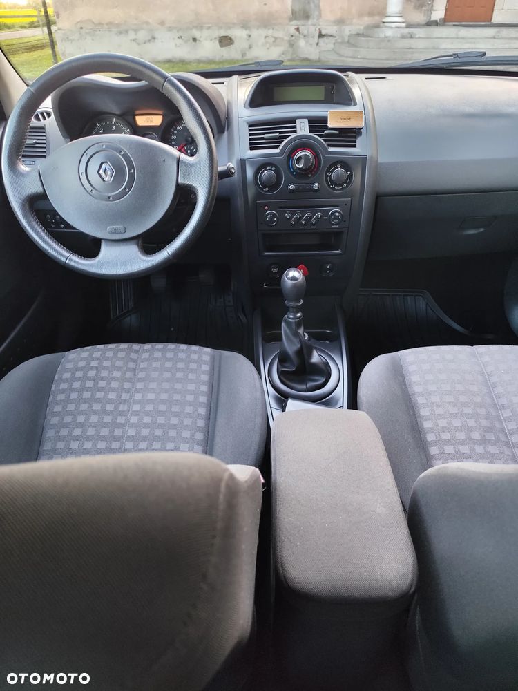 Renault Megane 1.9 dCi FAP Dynamique - 11