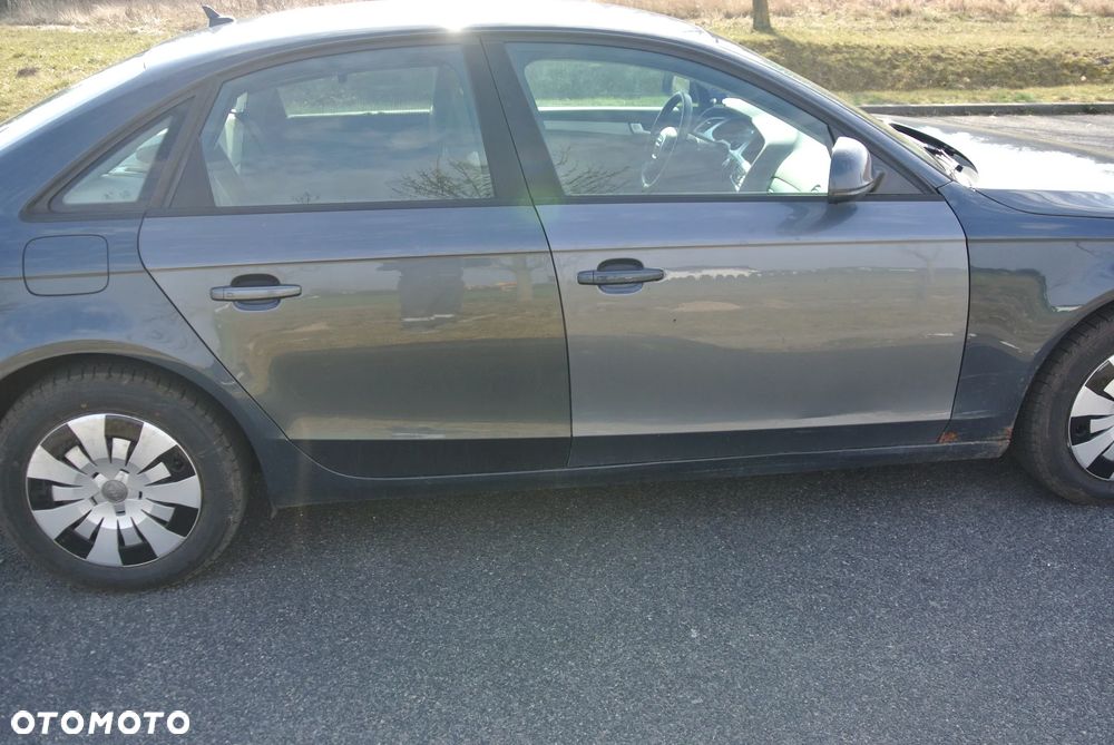 Audi A4 Limousine - 11