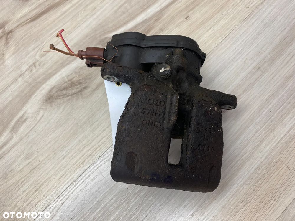 ZACISK HAMULCOWY ELEKTRYCZNY TYLNY  LEWY PRAWY AUDI A4 B8 - 3