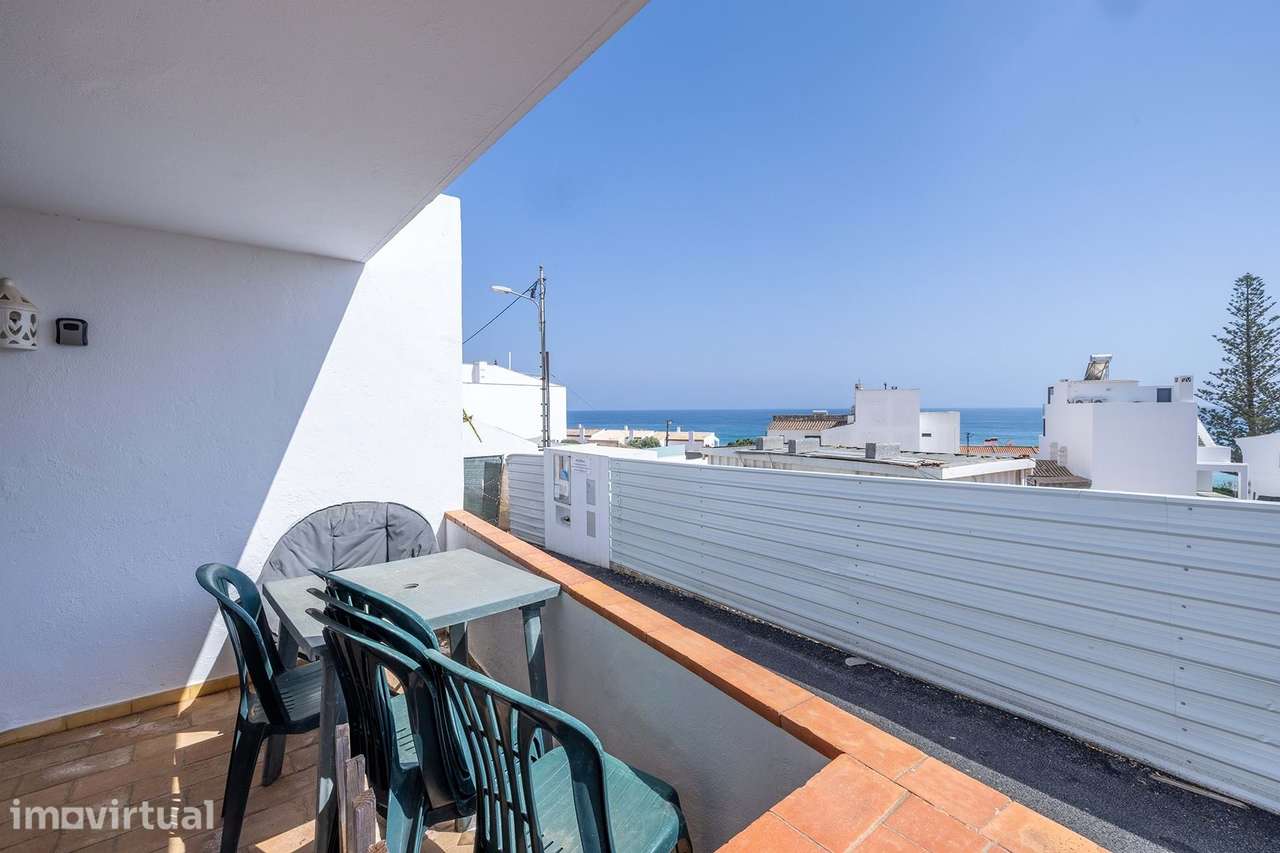 MORADIA TÉRREA COM 3 QUARTOS NO CORAÇÃO DA PRAIA DA LUZ - Grande imagem: 2/22