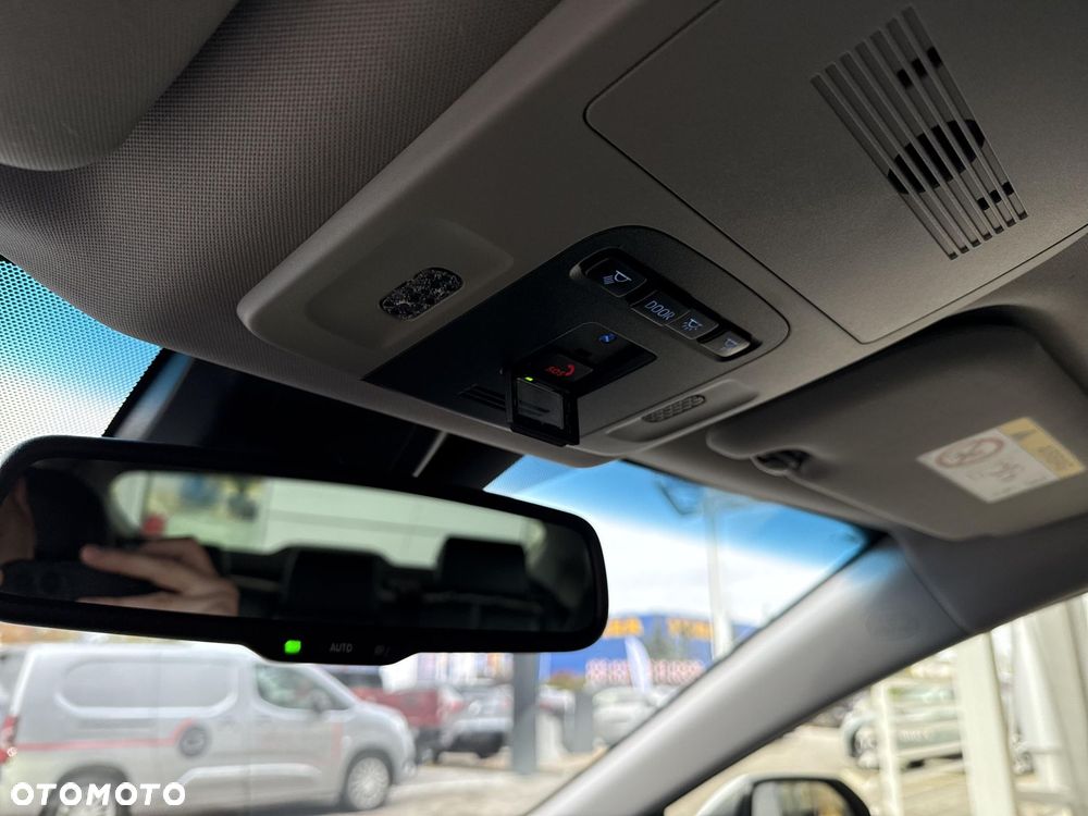 Toyota Camry 2.5 Hybrid Executive CVT - 26