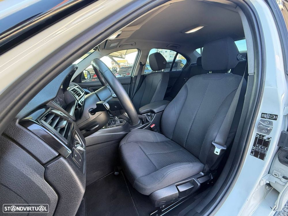 BMW 320 d EfficientDynamics Line Sport - 41