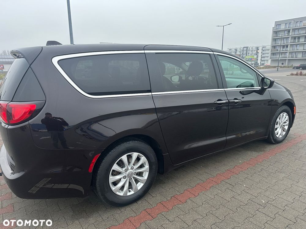 Chrysler Pacifica - 8