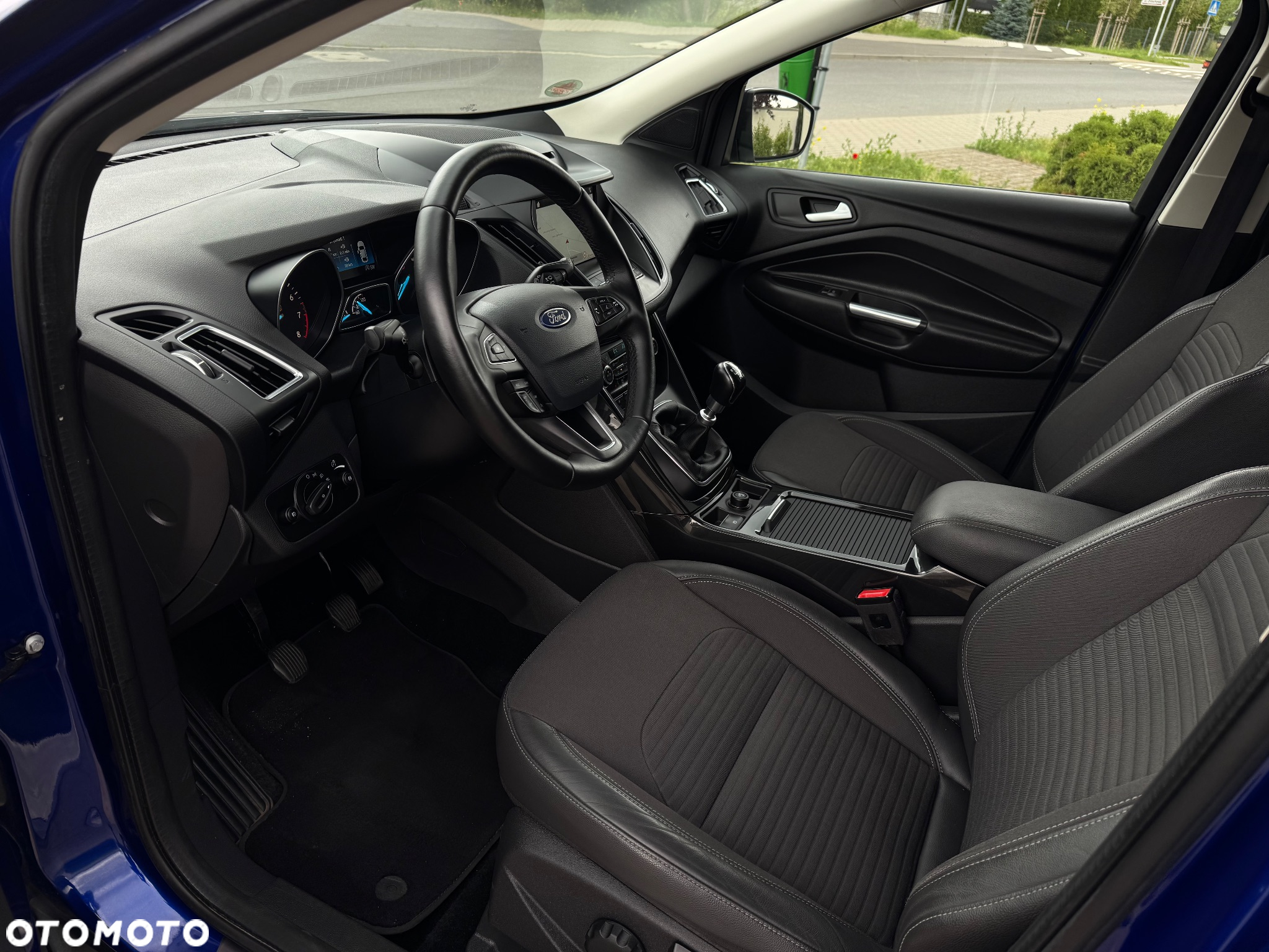Ford Kuga 1.6 EcoBoost 2x4 Titanium - 24