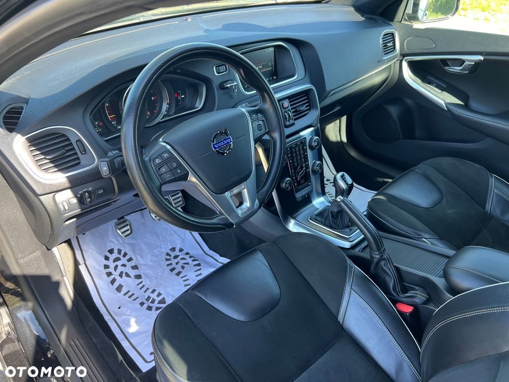 Volvo V40 D3 R-Design - 27