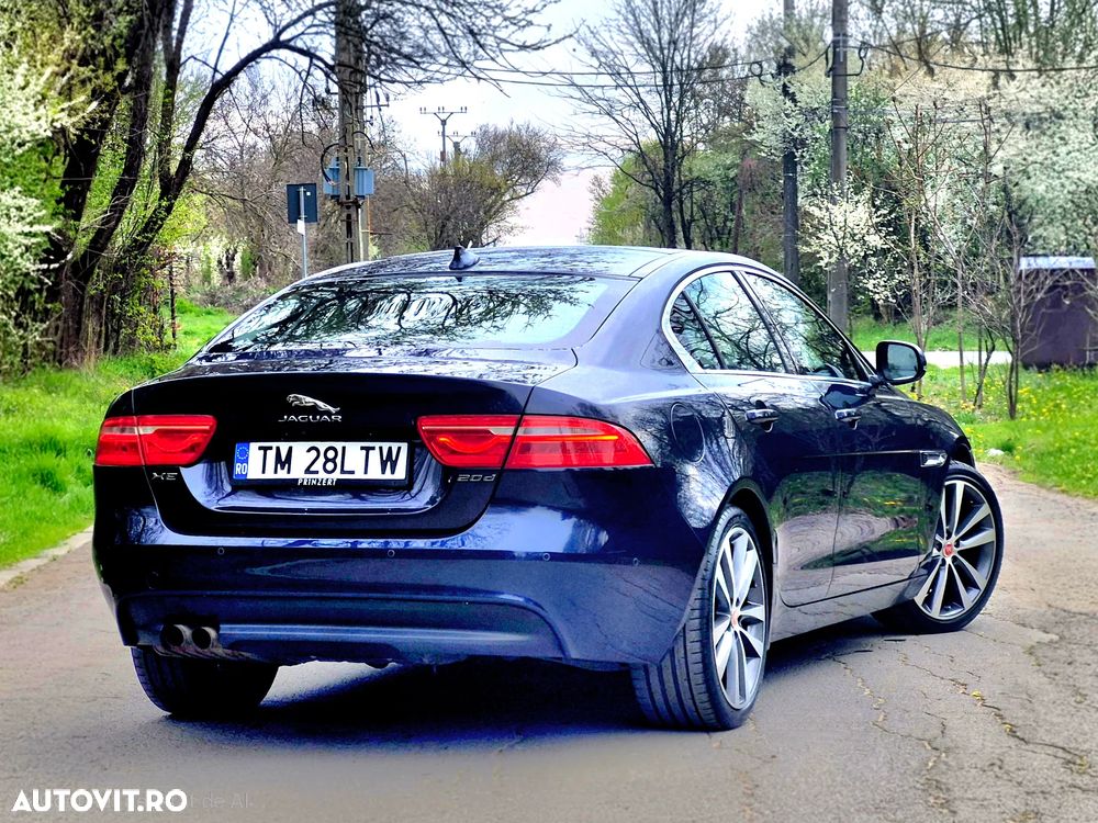 Jaguar XE 20d Aut. Portfolio - 14