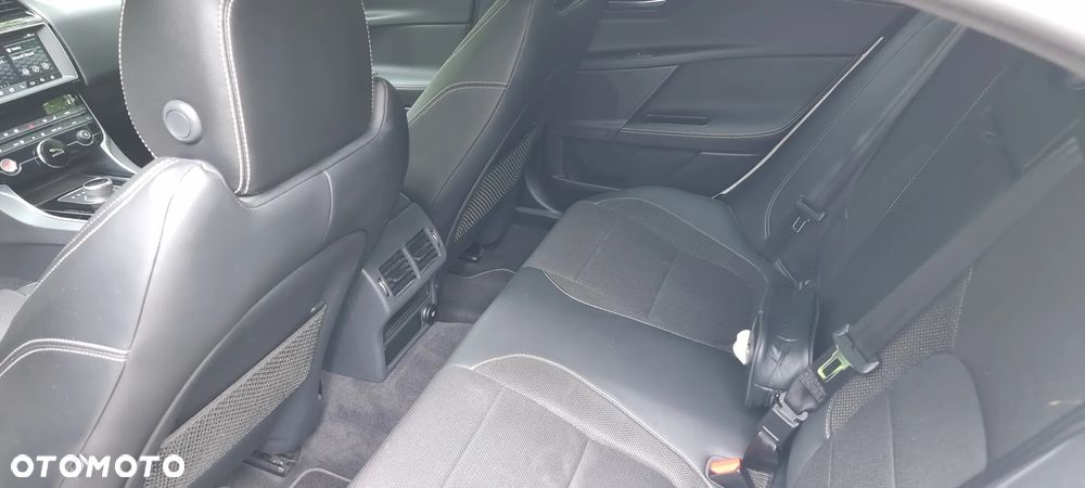 Jaguar XE 20d R-Sport - 9