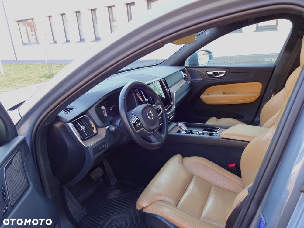 Volvo XC 60 T8 Plug-In Hybrid AWD Ultra Dark - 35