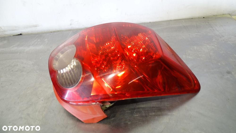 LAMPA LEWA TYLNA TOYOTA AURIS 2.0D4D - 2