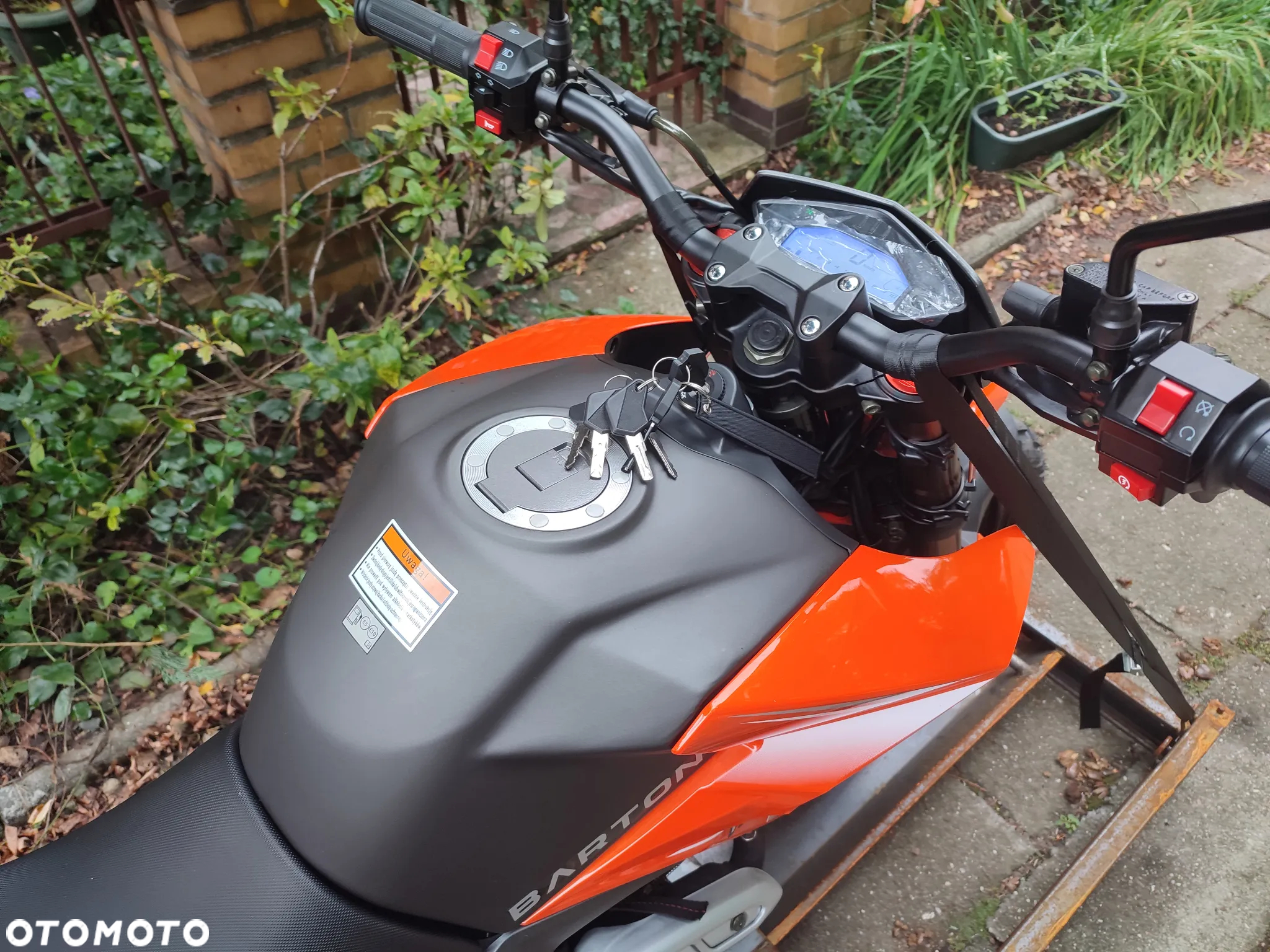 Barton Hyper - 12