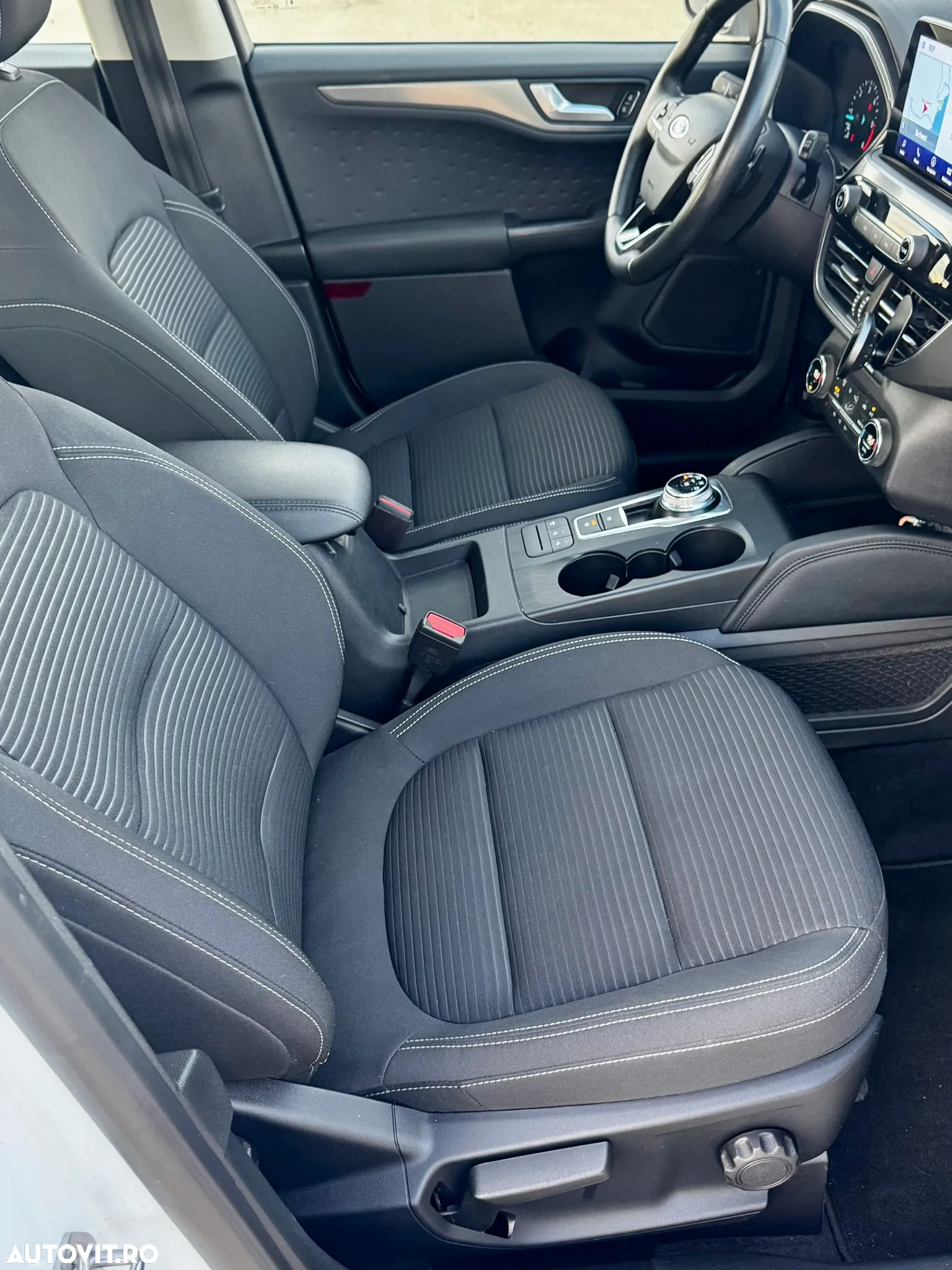 Ford Kuga 1.5 EcoBlue A8 FWD Titanium - 11