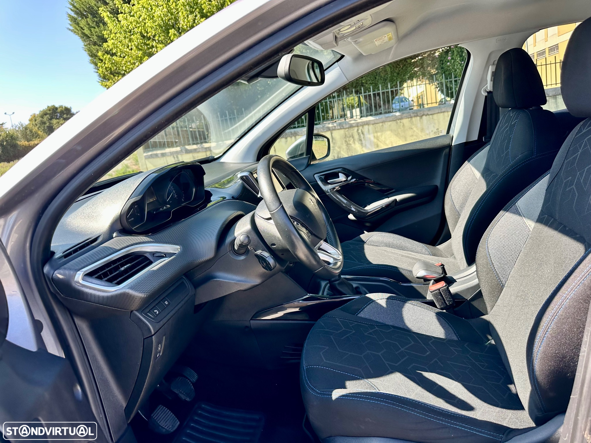 Peugeot 2008 1.2 PureTech Style - 19